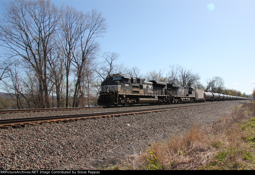 NS 1080 leads train 65K at MP116